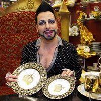 Harald Gloeoeckler promoting his china collection | Picture 117493